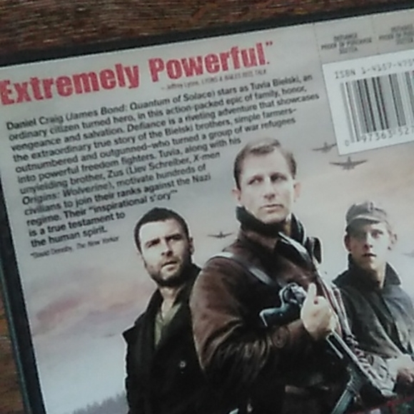 Defiance DVD - Picture 3 of 5